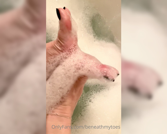 Beneathmytoes aka Beneathmytoes OnlyFans - You’re also missing from this bath 12