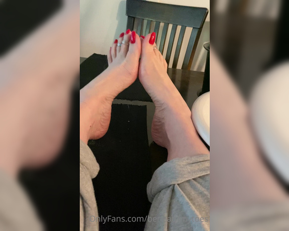 Beneathmytoes aka Beneathmytoes OnlyFans - QUICK CURIOSITY POLL!