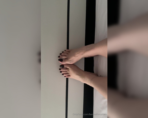 Beneathmytoes aka Beneathmytoes OnlyFans - You’re here cause you want me And I’m here cause I want you to want me So be a good man and show