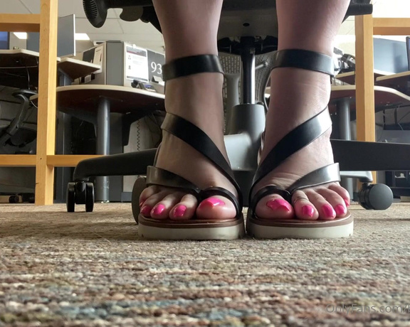 Beneathmytoes aka Beneathmytoes OnlyFans - What are you doing under my desk! See anything you liked