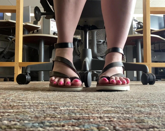 Beneathmytoes aka Beneathmytoes OnlyFans - What are you doing under my desk! See anything you liked