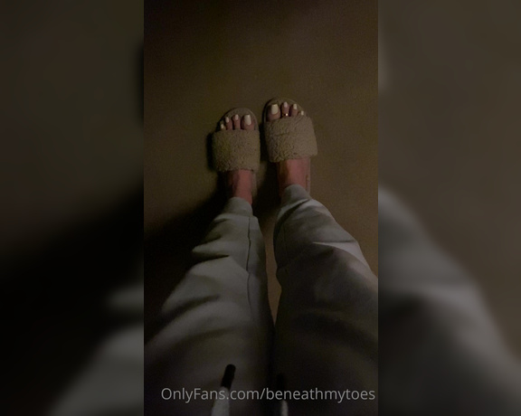 Beneathmytoes aka Beneathmytoes OnlyFans - Fresh out of the bath! Squeaky clean lollipops 4