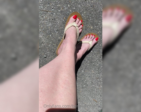 Beneathmytoes aka Beneathmytoes OnlyFans - Just a quick flip flop fun before I got out of my hot ass car