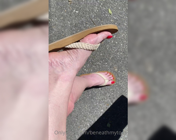 Beneathmytoes aka Beneathmytoes OnlyFans - Just a quick flip flop fun before I got out of my hot ass car