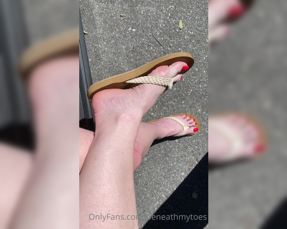 Beneathmytoes aka Beneathmytoes OnlyFans - Just a quick flip flop fun before I got out of my hot ass car