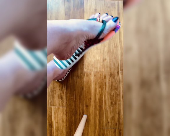 Beneathmytoes aka Beneathmytoes OnlyFans - Someone asked for a flip flip slap video