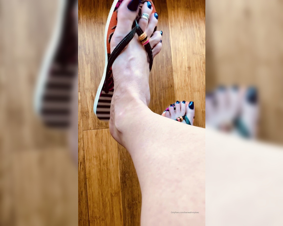 Beneathmytoes aka Beneathmytoes OnlyFans - Someone asked for a flip flip slap video