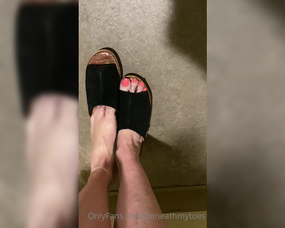 Beneathmytoes aka Beneathmytoes OnlyFans - 146 minute video A quick walk in wedges