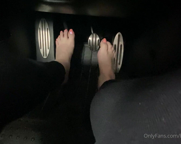 Beneathmytoes aka Beneathmytoes OnlyFans - Driving barefoot! Camera work was sacrificed for my eyes on the road Haha