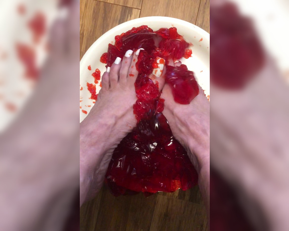 Beneathmytoes aka Beneathmytoes OnlyFans - I thought playing in jello would look good Didn’t turn out how I pictured Haha 7