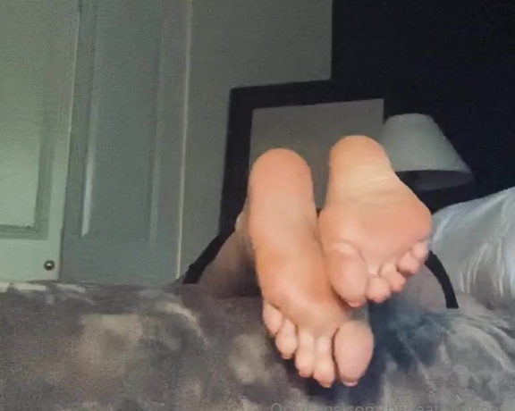 Beneathmytoes aka Beneathmytoes OnlyFans - I’ll wait here Come lick my soles and suck my toes like a good boy