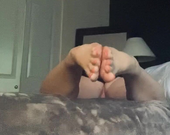 Beneathmytoes aka Beneathmytoes OnlyFans - I’ll wait here Come lick my soles and suck my toes like a good boy