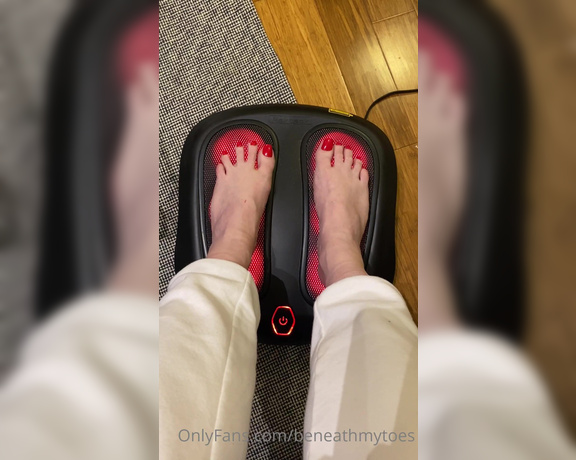 Beneathmytoes aka Beneathmytoes OnlyFans - Just a night cap” quick foot massage