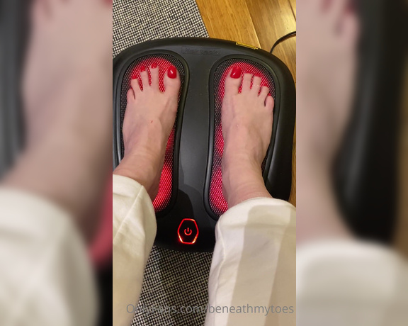 Beneathmytoes aka Beneathmytoes OnlyFans - Just a night cap” quick foot massage