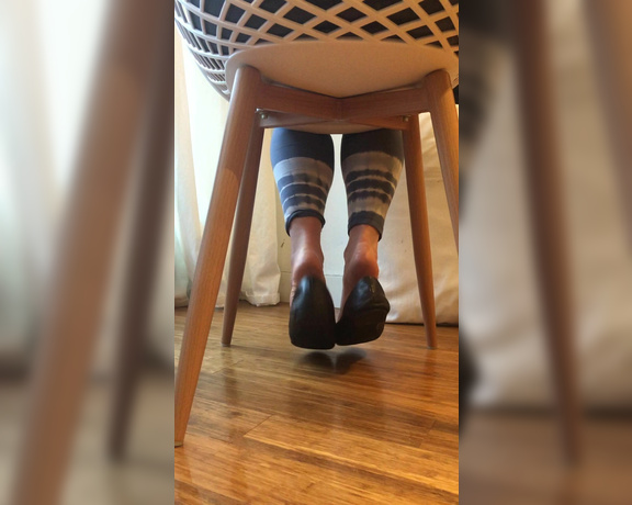 Beneathmytoes aka Beneathmytoes OnlyFans - But first, shoe dangle