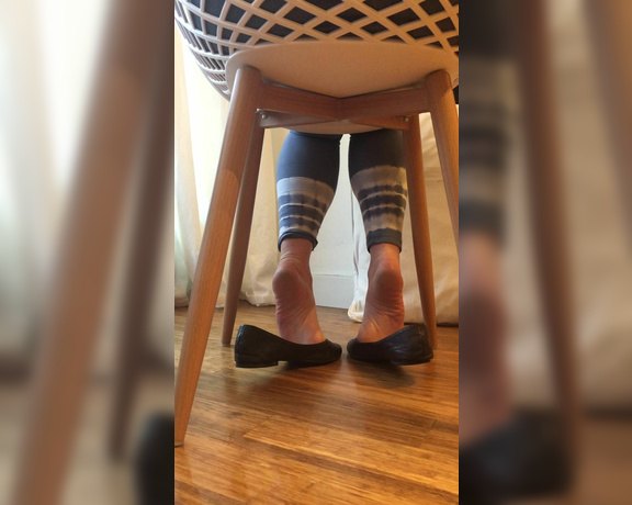 Beneathmytoes aka Beneathmytoes OnlyFans - But first, shoe dangle