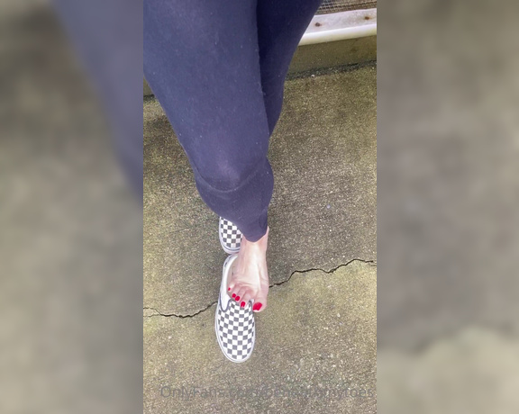 Beneathmytoes aka Beneathmytoes OnlyFans - Had to get my ass out for a walk so you got to come for a bit