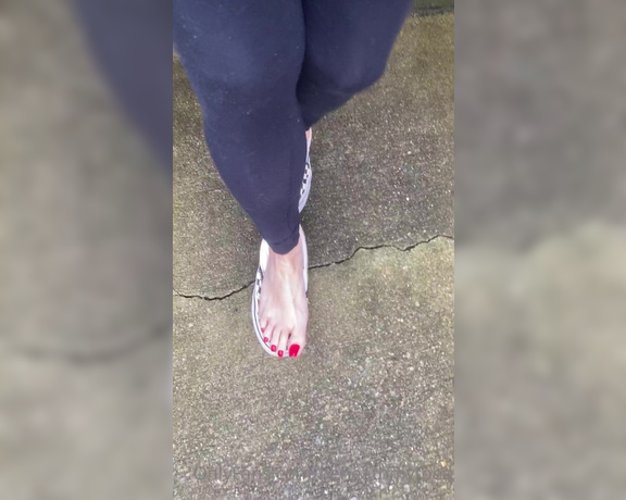 Beneathmytoes aka Beneathmytoes OnlyFans - Had to get my ass out for a walk so you got to come for a bit