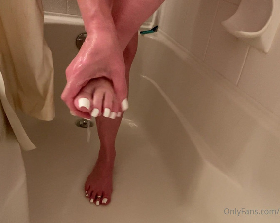 Beneathmytoes aka Beneathmytoes OnlyFans - 346 video I’ve been asked for more showerbath stuff If anyone ever wondered why I always have littl