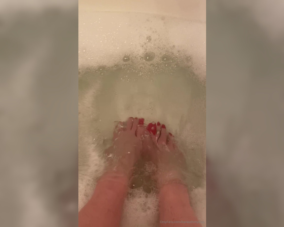 Beneathmytoes aka Beneathmytoes OnlyFans - Had to scrub them up!