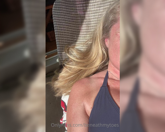 Beneathmytoes aka Beneathmytoes OnlyFans - Sunshine break