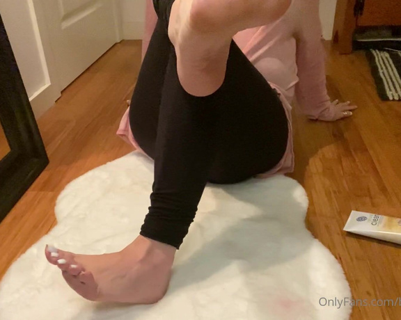 Beneathmytoes aka Beneathmytoes OnlyFans - Just a horny girl with pretty feet craving a cock to toy with