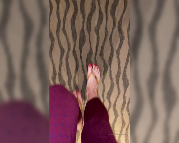 Beneathmytoes aka Beneathmytoes OnlyFans - I did a short clip of flip flops I I say short cause I’m in Canada and it’s cold as fuck Haha