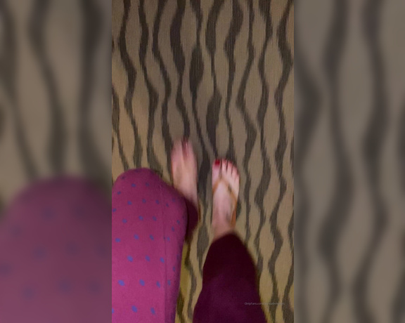 Beneathmytoes aka Beneathmytoes OnlyFans - I did a short clip of flip flops I I say short cause I’m in Canada and it’s cold as fuck Haha