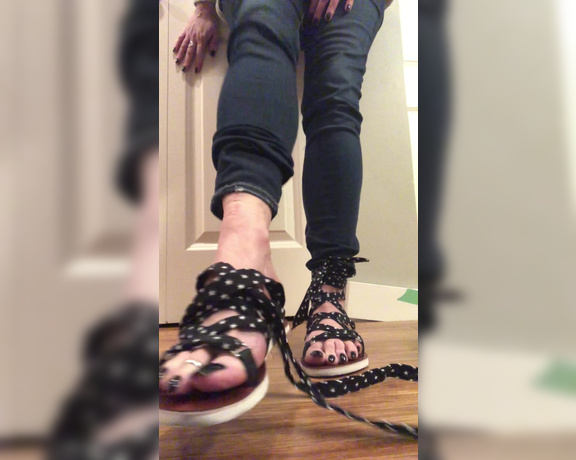 Beneathmytoes aka Beneathmytoes OnlyFans - Little shoes removal when I got home