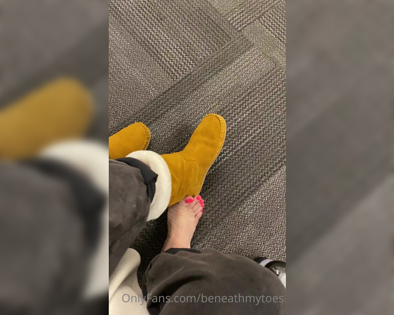 Beneathmytoes aka Beneathmytoes OnlyFans - Quick break No socks today so my feet ate itchy in these furry ass boots 1