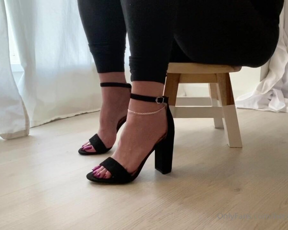 Beneathmytoes aka Beneathmytoes OnlyFans - 954 minute video These shoes just looked too pretty with this colour I had to make a video