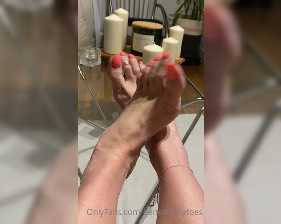 Beneathmytoes aka Beneathmytoes OnlyFans - Trivia recap Xoxo