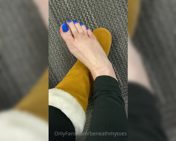 Beneathmytoes aka Beneathmytoes OnlyFans - New pedi!! It won’t be on too long cause it really stains my nails but a few days won’t kill me fo 1