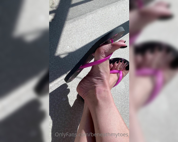 Beneathmytoes aka Beneathmytoes OnlyFans - A little flip flop and music that’s driving my neighbors crazy moment It’s also been a nap and chor