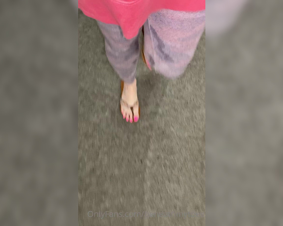 Beneathmytoes aka Beneathmytoes OnlyFans - My ear pod tried to get closer to my toes  can you blame it! Who else loves the sound of flip flops