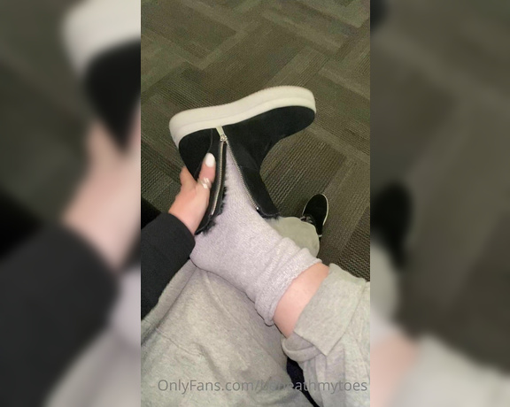 Beneathmytoes aka Beneathmytoes OnlyFans - Tried to do a sneaky foot rub in the hall but that was too close Haha