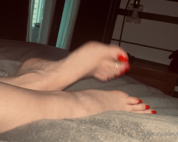 Beneathmytoes aka Beneathmytoes OnlyFans - I find it so funny that it’s not the foot shaking that wakes me up, it’s when I stop