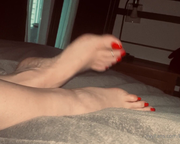 Beneathmytoes aka Beneathmytoes OnlyFans - I find it so funny that it’s not the foot shaking that wakes me up, it’s when I stop