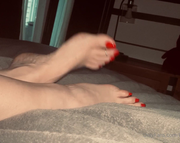 Beneathmytoes aka Beneathmytoes OnlyFans - I find it so funny that it’s not the foot shaking that wakes me up, it’s when I stop