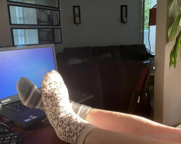 Beneathmytoes aka Beneathmytoes OnlyFans - 100 minute Sunshine was too bright