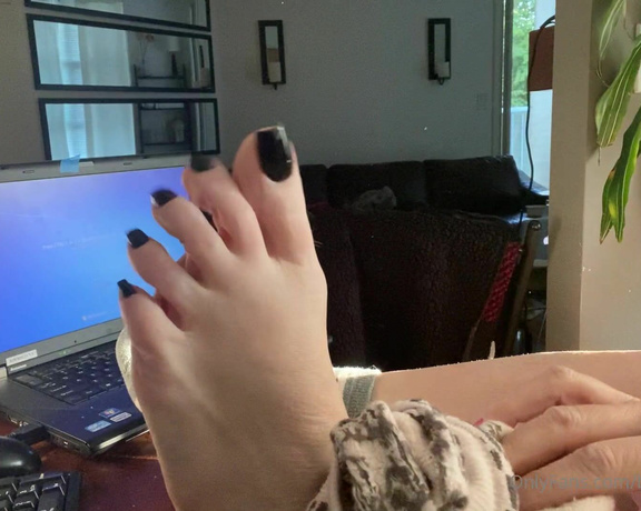 Beneathmytoes aka Beneathmytoes OnlyFans - 100 minute Sunshine was too bright