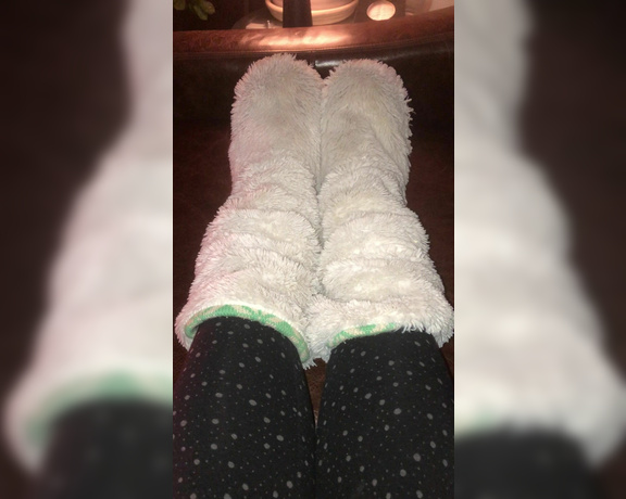 Beneathmytoes aka Beneathmytoes OnlyFans - Fuzzy slippers