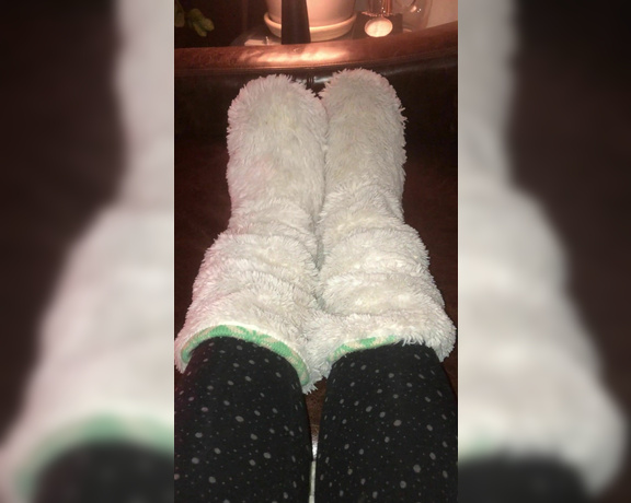 Beneathmytoes aka Beneathmytoes OnlyFans - Fuzzy slippers