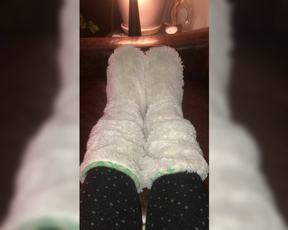 Beneathmytoes aka Beneathmytoes OnlyFans - Fuzzy slippers