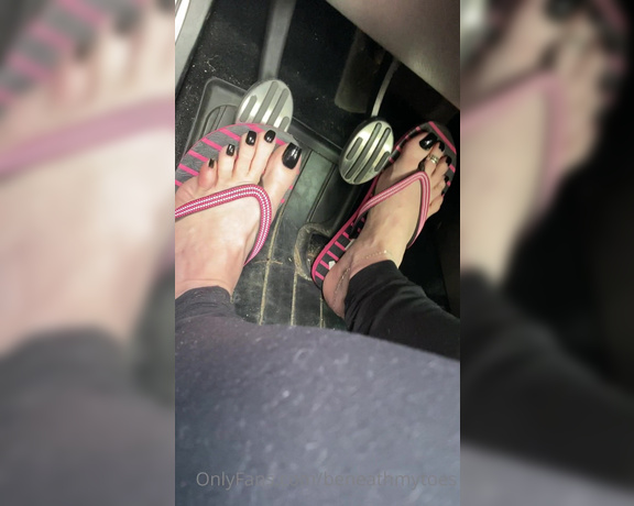 Beneathmytoes aka Beneathmytoes OnlyFans - 432 minutes I know I just did a driving clip but someone asked for it in flip flops