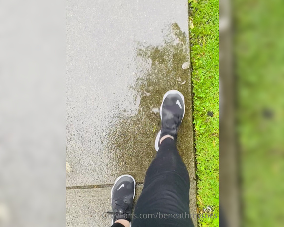 Beneathmytoes aka Beneathmytoes OnlyFans - I had a few mins in the rain waiting for my friend to grab me for breakfast Now I need someone to 4