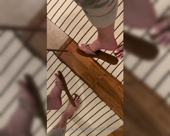 Beneathmytoes aka Beneathmytoes OnlyFans - Nothing you have to wet them down would cool them off, hey I know you keep telling me how hot my