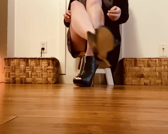 Beneathmytoes aka Beneathmytoes OnlyFans - I couldn’t use the rest of the footage It was really bad Haha I’ll try it again