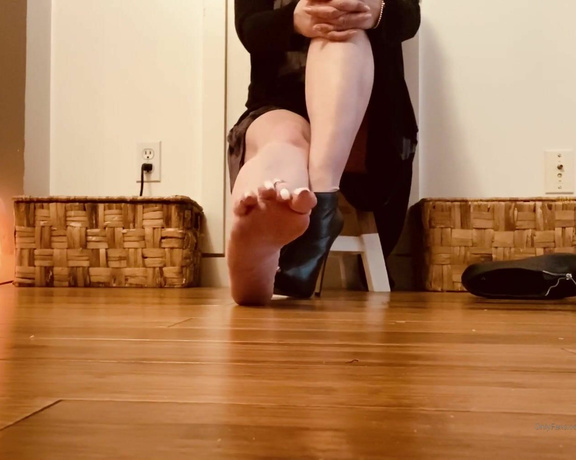 Beneathmytoes aka Beneathmytoes OnlyFans - I couldn’t use the rest of the footage It was really bad Haha I’ll try it again