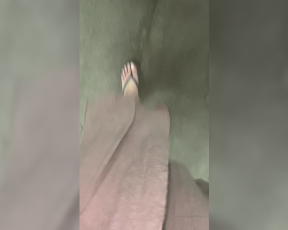 Beneathmytoes aka Beneathmytoes OnlyFans - Parkade lighting is crap but I love the ending